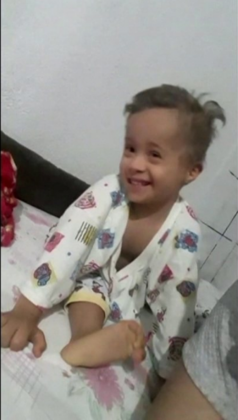 Choc ed indignazione in Brasile: bimbo di 5 anni muore in ospedale dopo 11 ore di attesa su una sedia