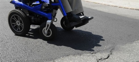 disabile in carrozzella.jpg disabile in carrozzella.jpg