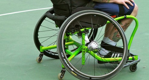 disabile su carrozzella disabile su carrozzella