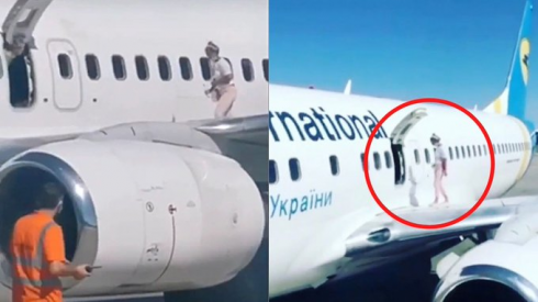 Passeggera apre sportello e cammina sull’ala di un aereo appena atterrato perché aveva caldo - VIDEO