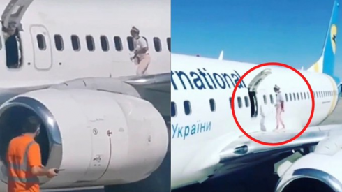 Passeggera apre sportello e cammina sull’ala di un aereo appena atterrato perché aveva caldo  - VIDEO 