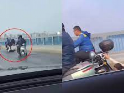 Video shock, motociclista trascina la donna lungo la strada dopo una discussione