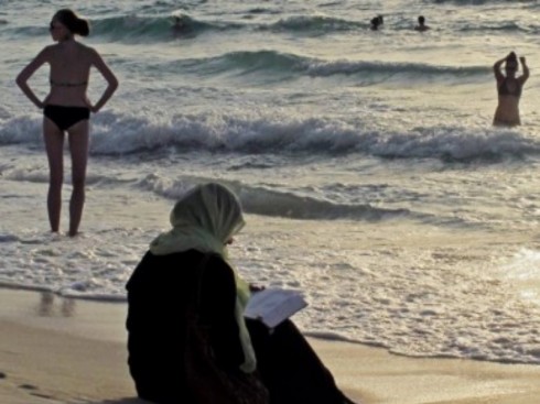 donna a mare a Dubai donna a mare a Dubai