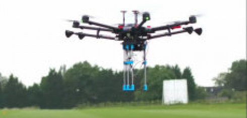 Drone trova e ripara buche - Video