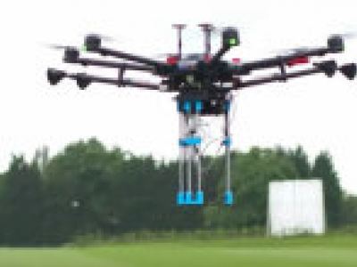Drone trova e ripara buche - Video