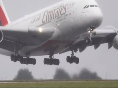 Vento forte a Manchester, un A380 interrompe atterraggio e decolla nuovamente a pochi metri da terra