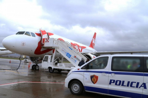 Frode finanziaria: condannato a Milano, ricercato in tutta Europa, arrestato a Valona.
