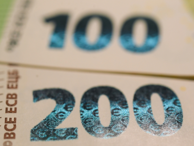 Arrivano le nuove banconote da 100 e 200 euro: ora staranno nel portafoglio