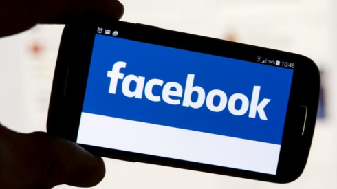 Madre chatta su Facebook e la figlia di 6 mesi annega