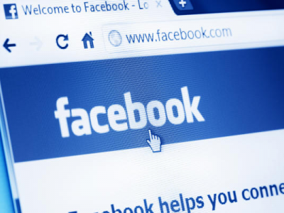 Facebook chiude il profilo della figlia morta, la madre ottiene l'accesso