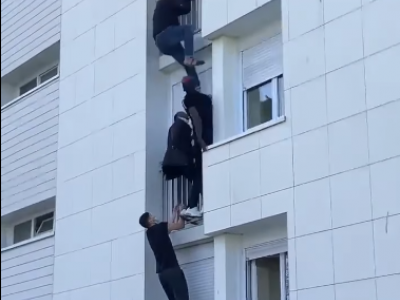 Francia, le incredibili immagini di alcuni giovani che formando una catena umana si arrampicano su un edificio per salvare una famiglia da un incendio – IL VIDEO -