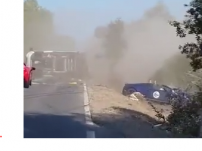 Un gioco finito tragicamente: schianto tra Ferrari e camper, muore una coppia svizzera su una strada nel sud della Sardegna – Il video