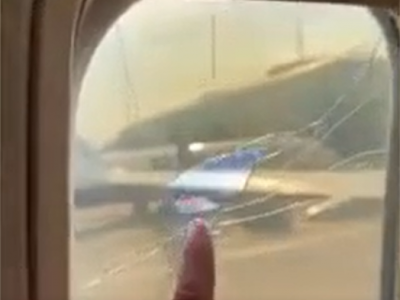 Finestrino dell’aereo si rompe in volo, attimi di panico tra i passeggeri della Ryanair - Video