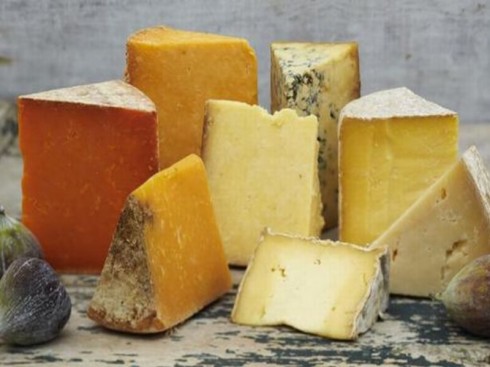 Svizzera. Batterio della listeria uccide dieci persone: aperta indagine nei confronti di un caseificio del Canton Svitto.