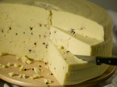 RASFF, allerta per un lotto di Formaggio al Pepe Nero prodotto in Italia contaminato da Escherichia coli ritirato dal mercato europeo