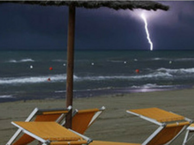 Un fulmine uccide turisti sulla spiaggia di Maiorca