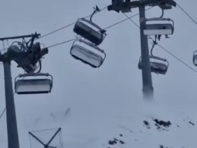 Breuil-Cervinia, passeggeri della seggiovia sorpresi da raffiche di vento oltre i 110 km orari. Ecco il video