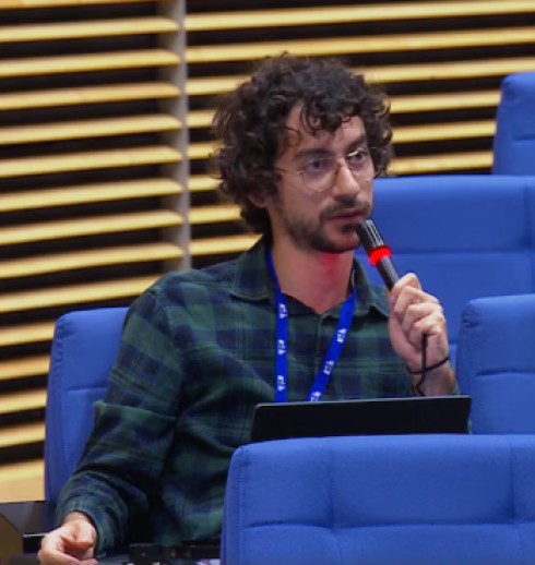 Giornalista licenziato per aver posto una domanda su Israele alla Commissione Europea: “Inaccettabile”