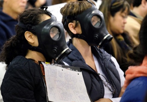 cittadini che protestano cittadini che protestano