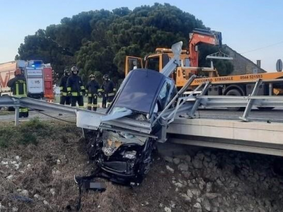 Automobile fuori strada, guard-rail non a norma, stop alla condanna