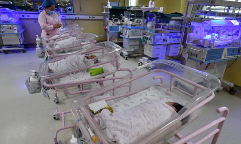 Mamma da alla luce 10 gemelli. Record del mondo per una donna 37enne.