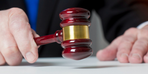 &laquo;Sei una donna, servi il caff&egrave;&raquo;, manager incinta licenziata ma poi reintegrata con sentenza