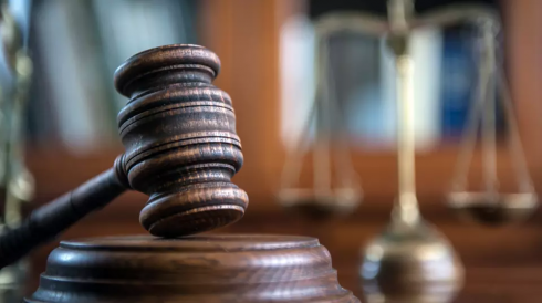 Rumori molesti e immissioni sonore del vicino. Per la Cassazione dev’essere risarcito il danno al condomino anche se non c’è una lesione della salute.