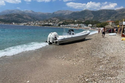 Motoscafo travolge e uccide un bambino di 7 anni in riva alla spiaggia di Potam, Himara in Albania