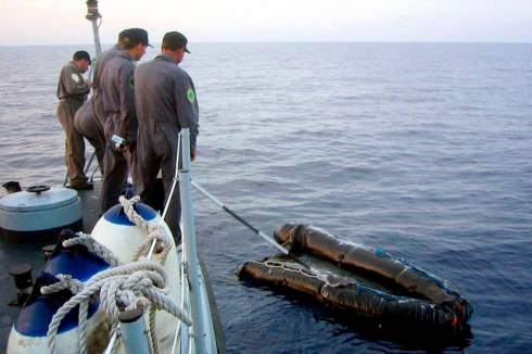 "Un'altra tragedia": un gommone con più di 80 migranti si è capovolto al largo delle coste della Tunisia, almeno una persona è morta.