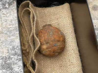 Tra le patate alla fabbrica di chip arriva una bomba a mano risalente alla Prima Guerra Mondiale