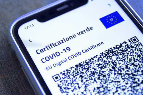 Green pass e documento di identità: verificare i documenti d'identità sarà compito delle forze dell'ordine.
