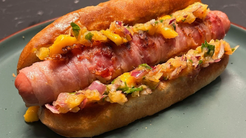 Uno studio rivela che mangiare un solo hot dog potrebbe ridurre la tua vita di oltre 30 minuti
