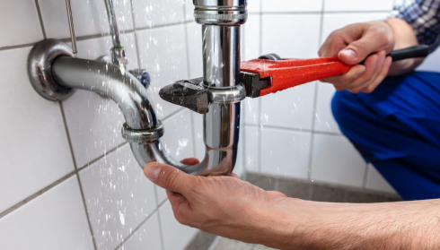 10mila euro per sturare un water: idraulici disonesti citati in Tribunale
