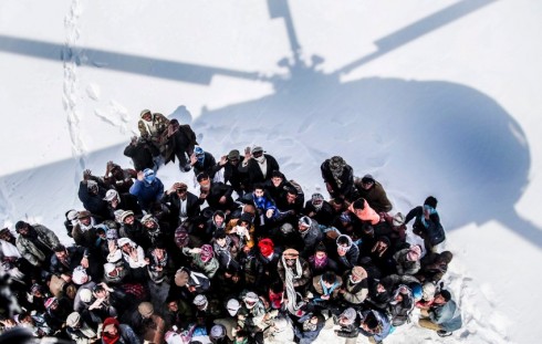 immigrati prelevati da elicottero