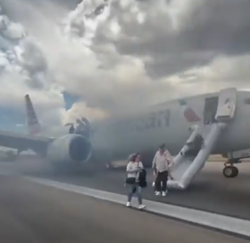 Volo Airlines da Denver a Miami incendio al carrello principale pochi minuti prima della partenza – Il video