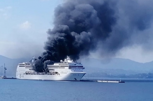 Incendio domato su una nave da crociera a Corfù: a bordo 51 membri dell’equipaggio - VIDEO.