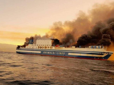 Incendio su una nave di linea Euroferry Olympia: i 290 passeggeri sono stati salvati - VIDEO