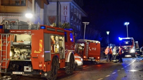 Incidente stradale a Bolzano, auto contro un gruppo di giovani turisti tedeschi: sei morti e undici feriti
