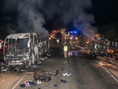 Tragico incidente stradale in Tanzania: scontro frontale tra autobus e camion provoca decine di vittime