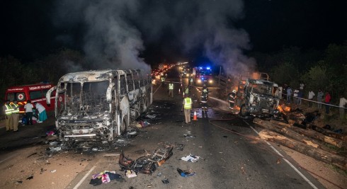 Tragico incidente stradale in Tanzania: scontro frontale tra autobus e camion provoca decine di vittime