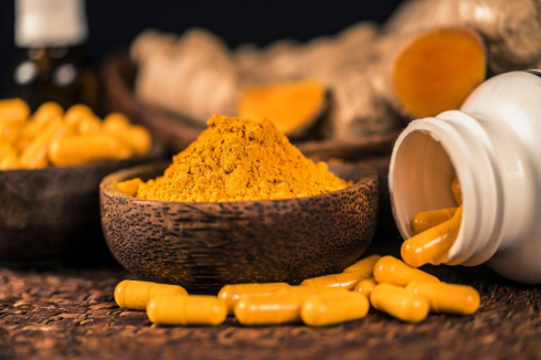 Integratori alimentari a base di curcuma associati a casi epatite.