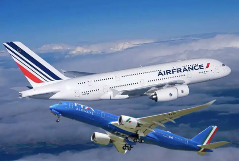 Un aereo Ita Airways urta in pista con l’aletta il timone di un Boeing Air France a New York