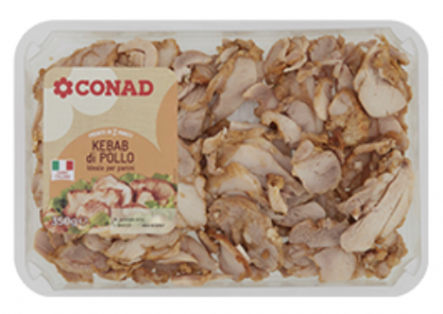 Frammenti di plastica nel kebab di pollo a marchio Conad.