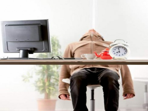 OMS, lavorare oltre le 55 ore settimanali aumenta il rischio di decesso. 