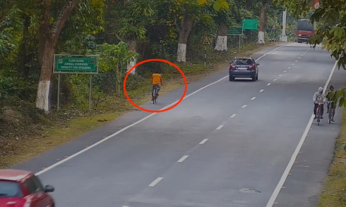 Leopardo attacca un ciclista. Grande spavento per un ciclista aggredito da un leopardo - VIDEO