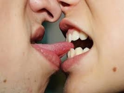 lingua staccata con un morso lingua staccata con un morso