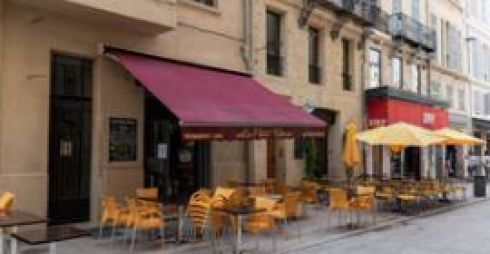 Coronavirus, tribunale di Berlino dà ragione ai bar e ristoranti: niente stop alle 23.