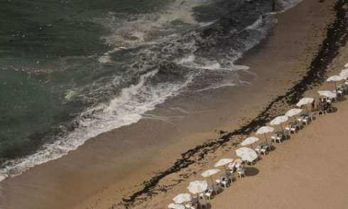 Si gettano nel mare per salvare un bambino: muoiono annegate 11 persone in Egitto. 