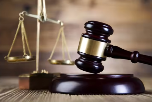 Sentenza storica: il tribunale riconosce il cancro al seno di un'assistente di volo come malattia professionale