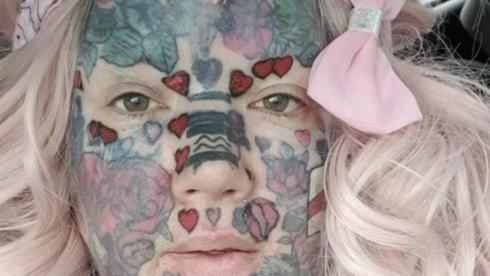 Ha 800 tatuaggi e... è disperata perché non trova lavoro – Video